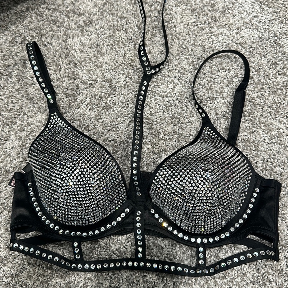 NEW VS FASHION SHOW BRA